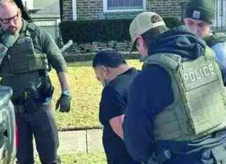 Campaign Against Illegal Immigrants in the United States Leads to 956 Arrests campaign-against-llegal-mmigrants-in-the-united-states-leads-to-956-arrests