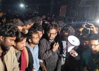 Road in front of Secretariat cleared by JU students – Education News road-in-front-of-secretariat-cleared-by-ju-students-education-news