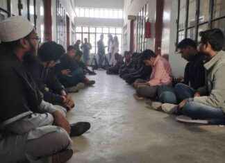 বিসিএস পরীক্ষা: রাবিতে শিক্ষককে অবরুদ্ধ দাবি