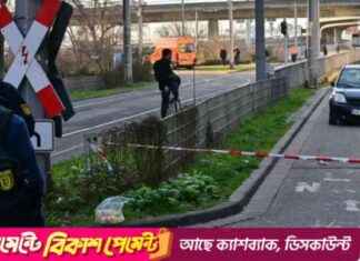 Car crashes into crowd in Germany, 2 dead car-crashes-into-crowd-in-germany-2-dead